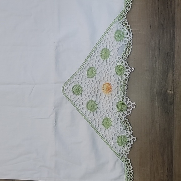 Vintage handmade pillowcases doilie accents tatting green orange white medallion - Picture 2 of 11